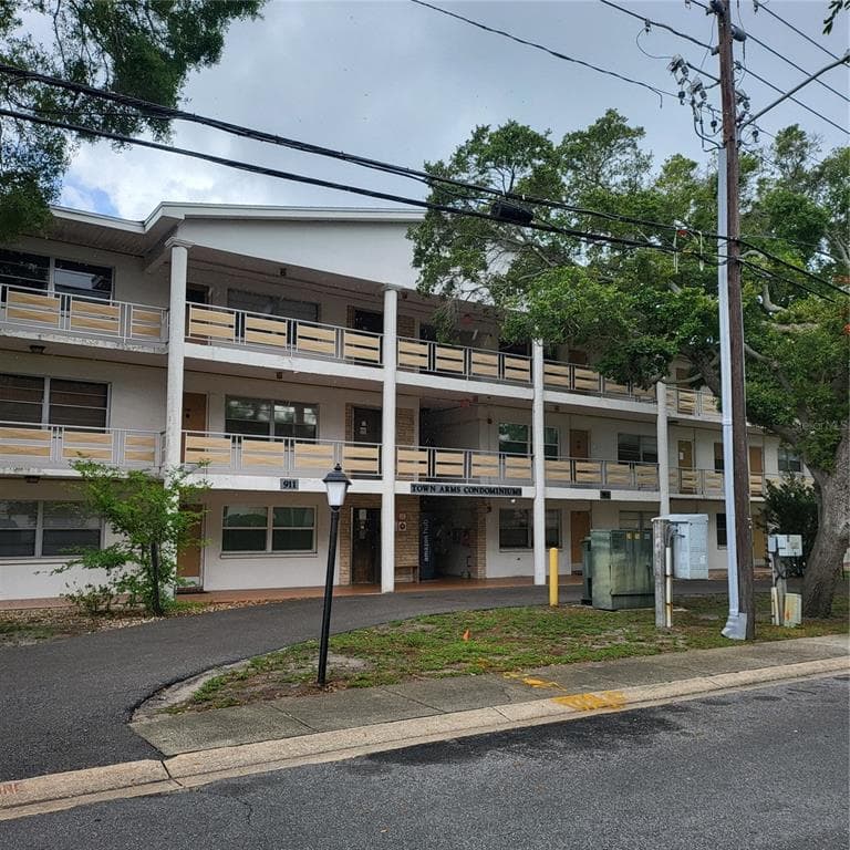 911 WASHINGTON AVENUE # 218, LARGO, FL 33770