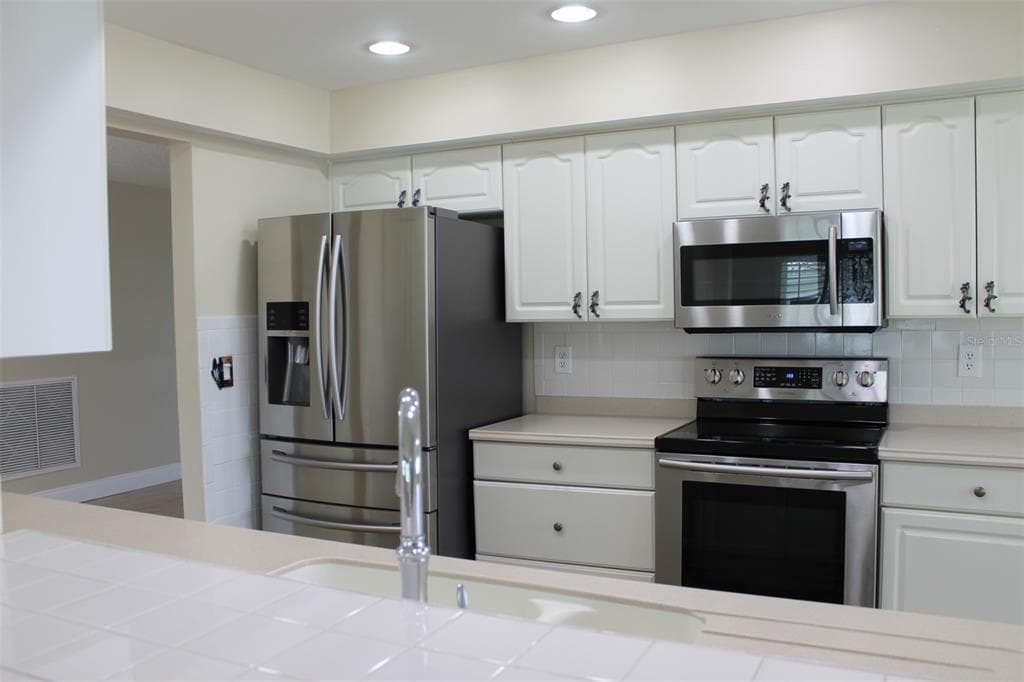 9045 40TH STREET N, PINELLAS PARK, FL 33782 — zdjęcie 3