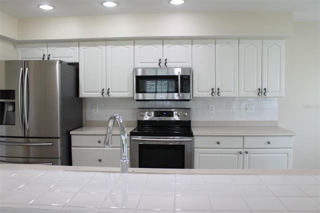9045 40TH STREET N, PINELLAS PARK, FL 33782 — zdjęcie 4