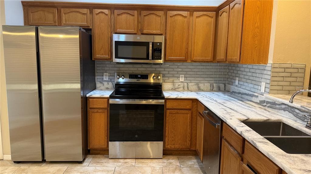4135 BISMARCK PALM DRIVE, TAMPA, FL 33610 — zdjęcie 5