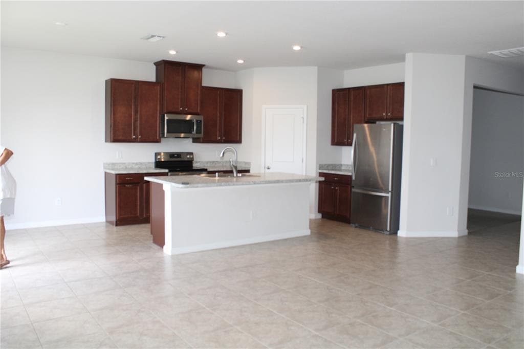 18337 FALLING PINE NEEDLE LANE, LAND O LAKES, FL 34638 — zdjęcie 2