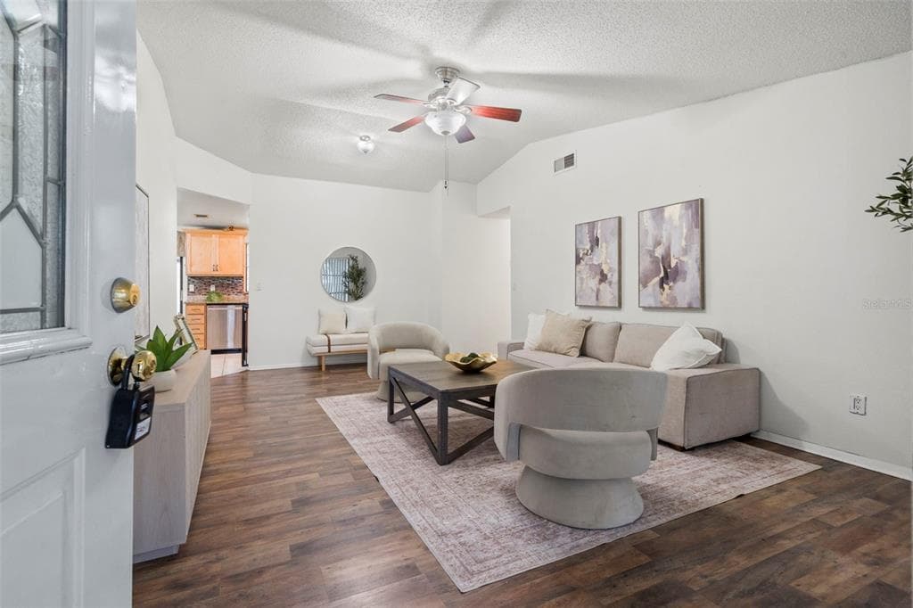 9403 AFTON COURT, TAMPA, FL 33615 — zdjęcie 4