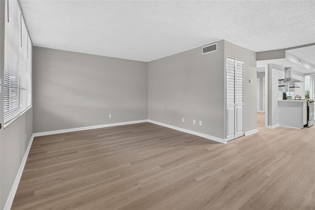 4885 1ST STREET NE # 109, ST PETERSBURG, FL 33703 — zdjęcie 2
