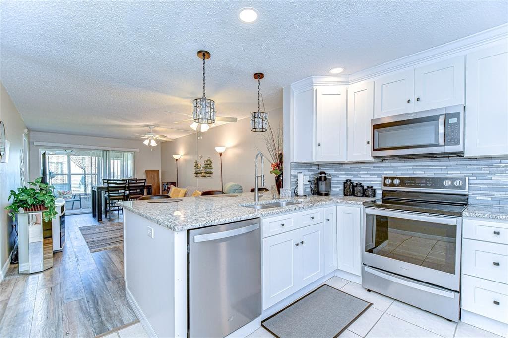 13870 OAKWOOD LANE # 13870, SEMINOLE, FL 33776 — zdjęcie 4