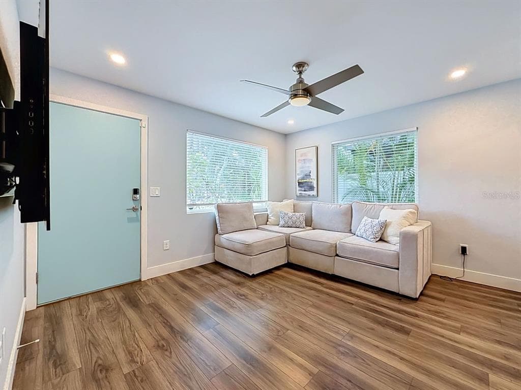 5458 6TH AVENUE N, ST PETERSBURG, FL 33710 — zdjęcie 4