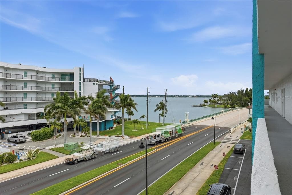 285 107TH AVENUE # 405, ST PETERSBURG, FL 33706 — zdjęcie 3