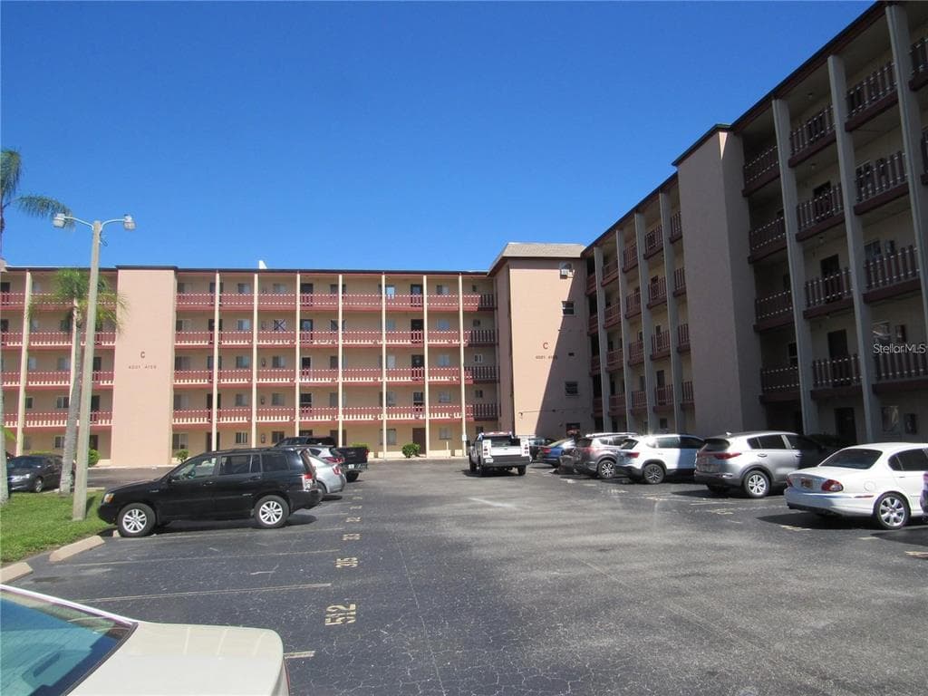 4135 LAKE BAYSHORE DRIVE # 504, BRADENTON, FL 34205