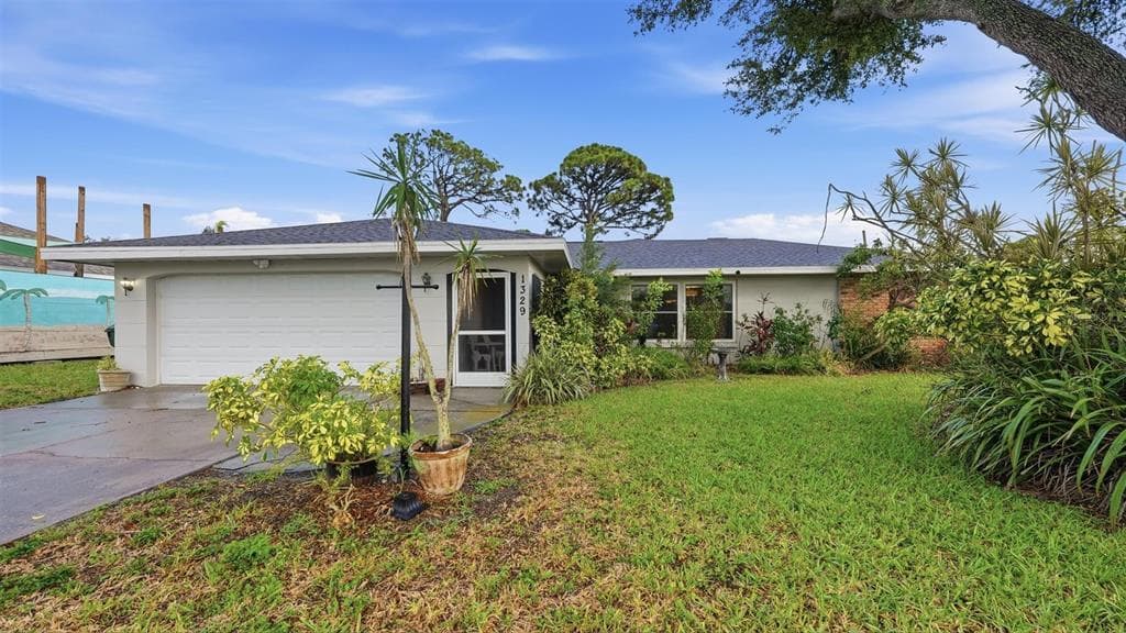 1329 NANTUCKET ROAD, VENICE, FL 34293