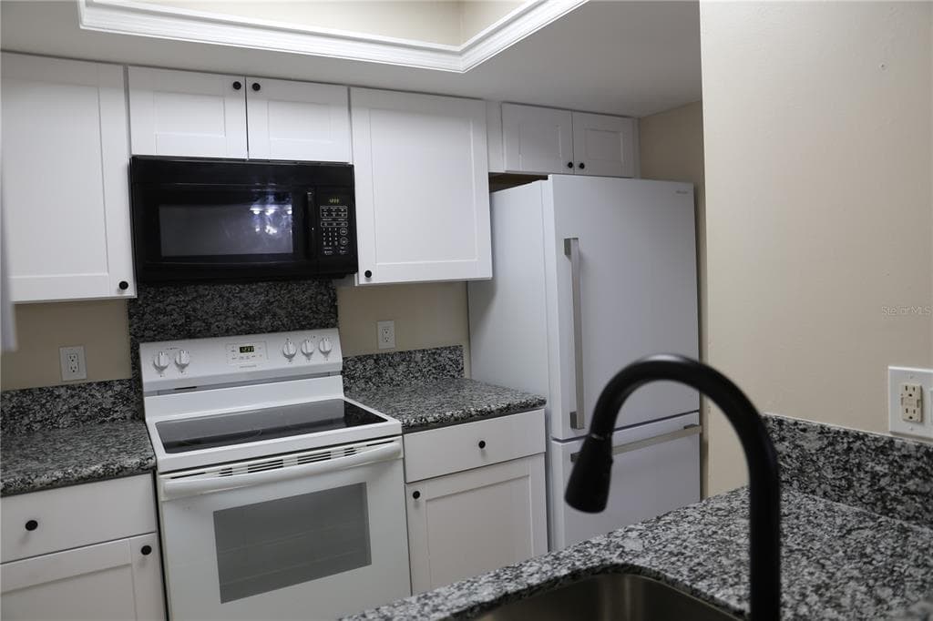 5831 SW 9TH PLACE, GAINESVILLE, FL 32607 — zdjęcie 4