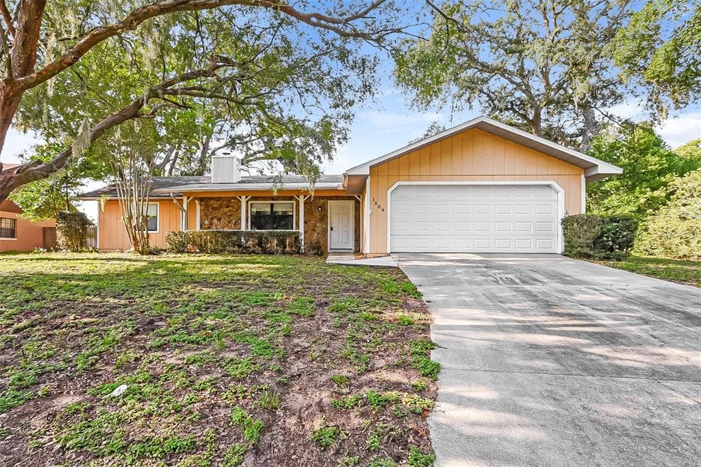 1309 COVE PLACE, TAVARES, FL 32778