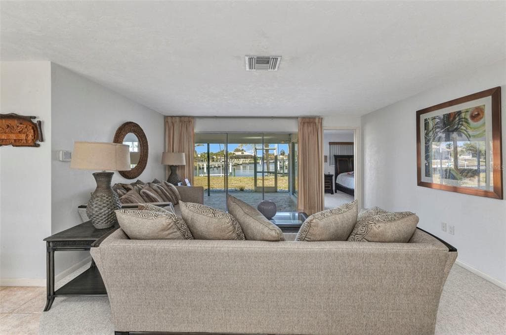 2350 W MARION AVENUE, PUNTA GORDA, FL 33950 — zdjęcie 4