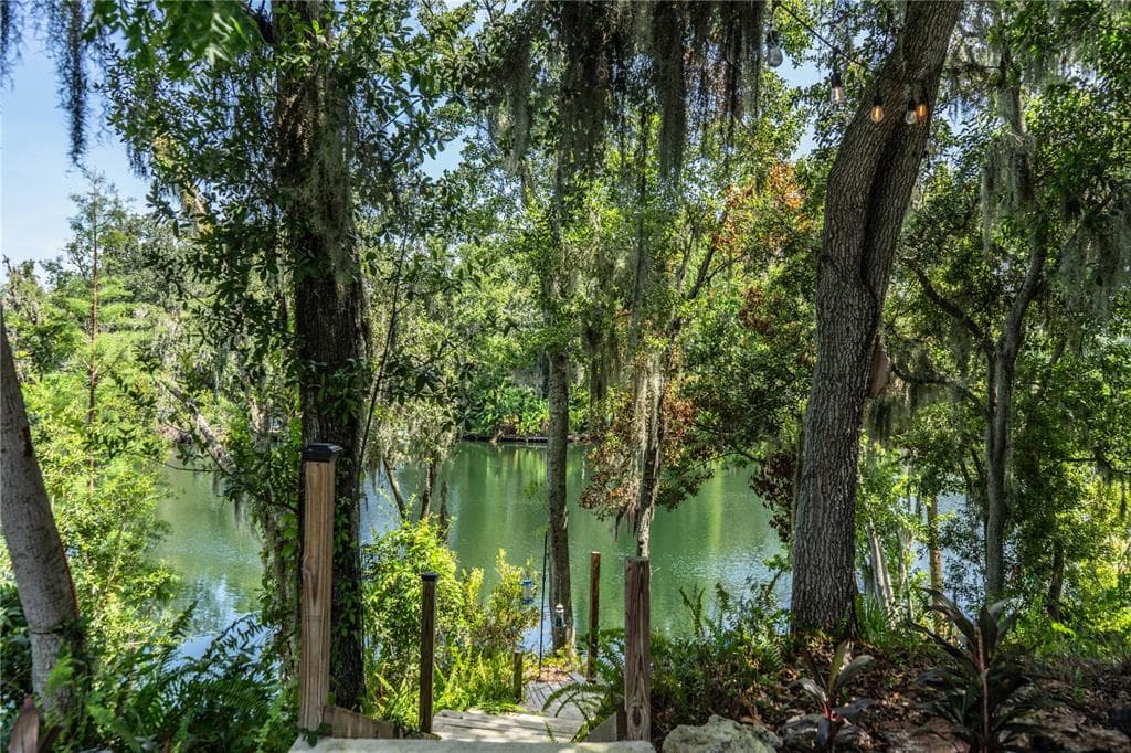 950 LAKE COVE TRAIL, LAKELAND, FL 33813