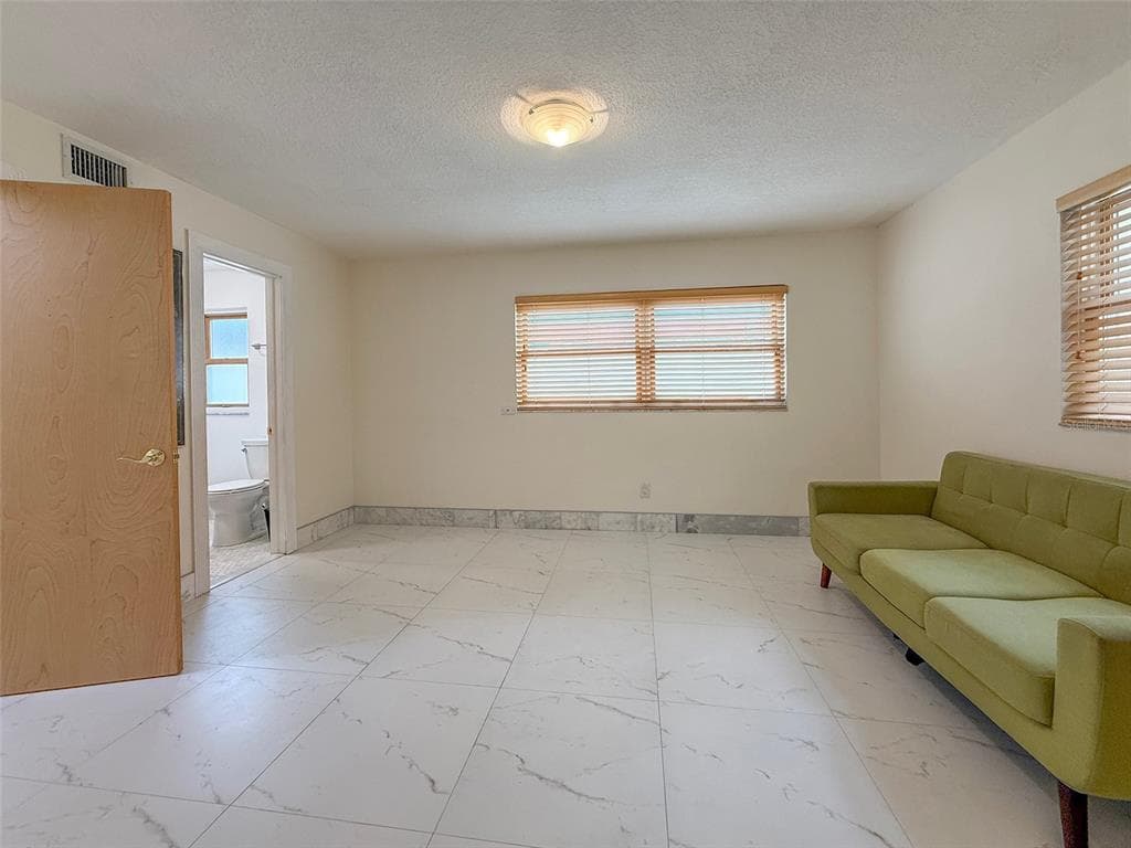 237 20TH AVENUE SE, ST PETERSBURG, FL 33705 — zdjęcie 4