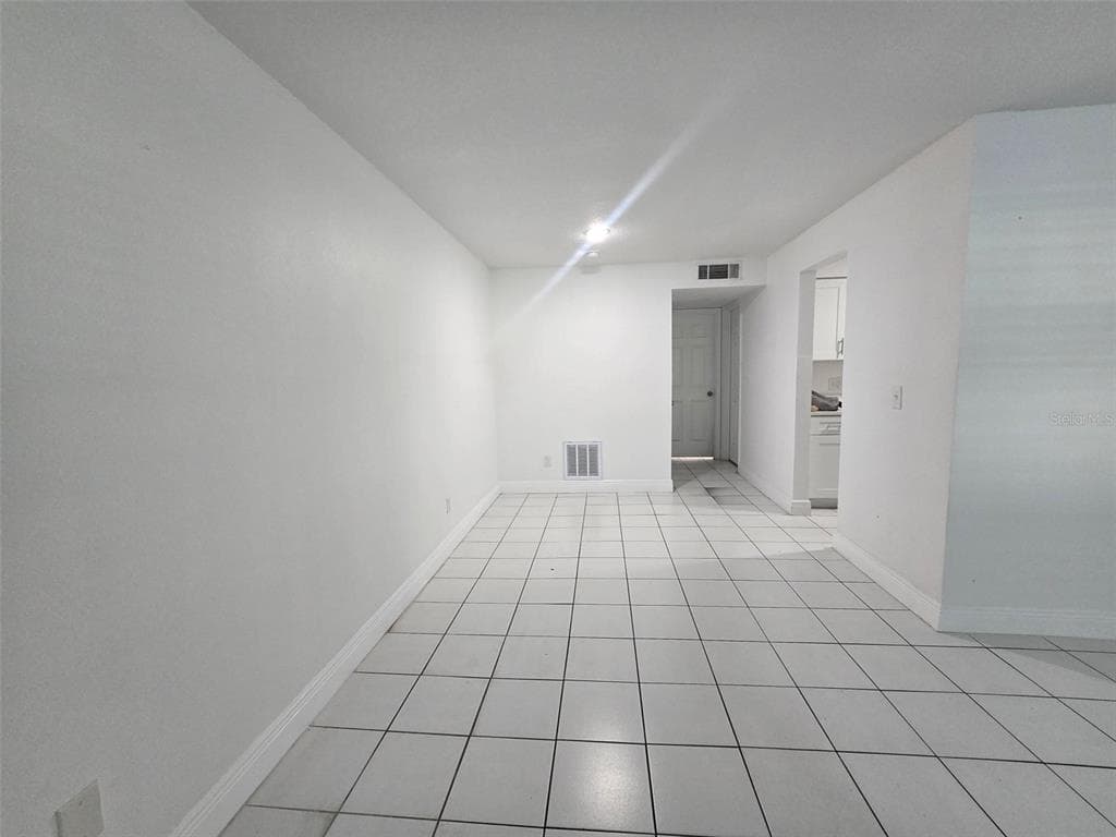 9009 TUDOR DRIVE # G107, TAMPA, FL 33615 — zdjęcie 4