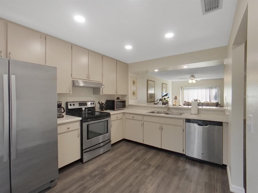7805 AMBERLEA COURT, TEMPLE TERRACE, FL 33637 — zdjęcie 2
