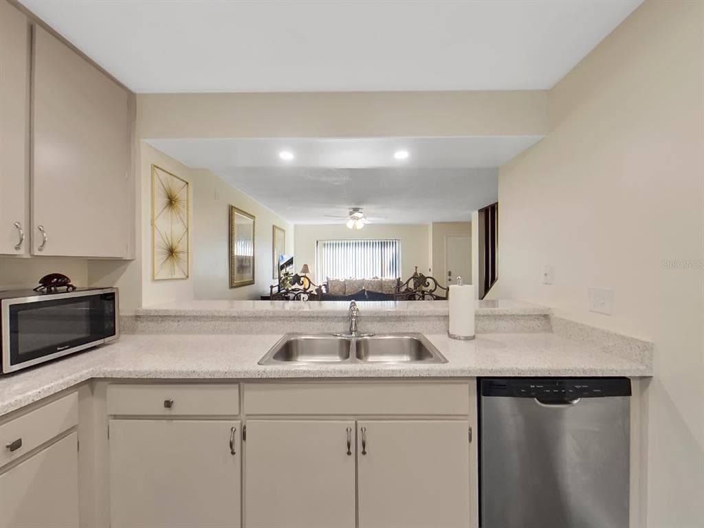 7805 AMBERLEA COURT, TEMPLE TERRACE, FL 33637 — zdjęcie 4