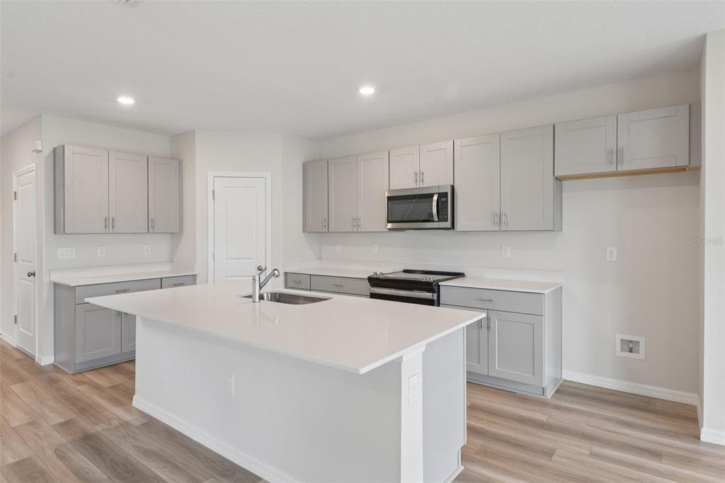 4192 RIVER BEACON BOULEVARD, DAVENPORT, FL 33837 — zdjęcie 2