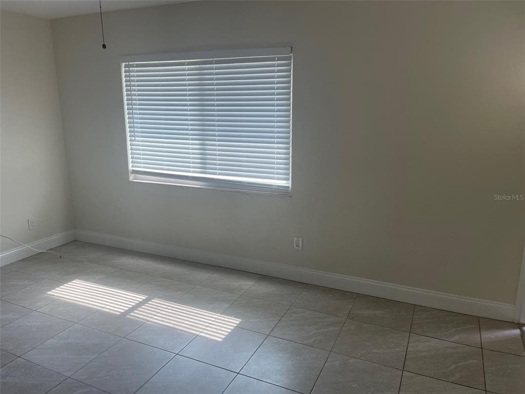 5066 3RD STREET N, ST PETERSBURG, FL 33703 — zdjęcie 4