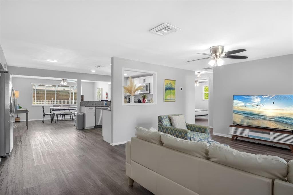 8628 MAGNOLIA DRIVE, SEMINOLE, FL 33777 — zdjęcie 4