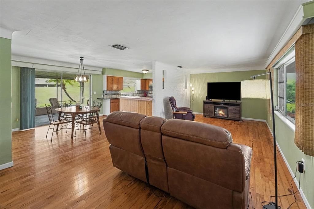 6026 44TH AVENUE N, KENNETH CITY, FL 33709 — zdjęcie 2