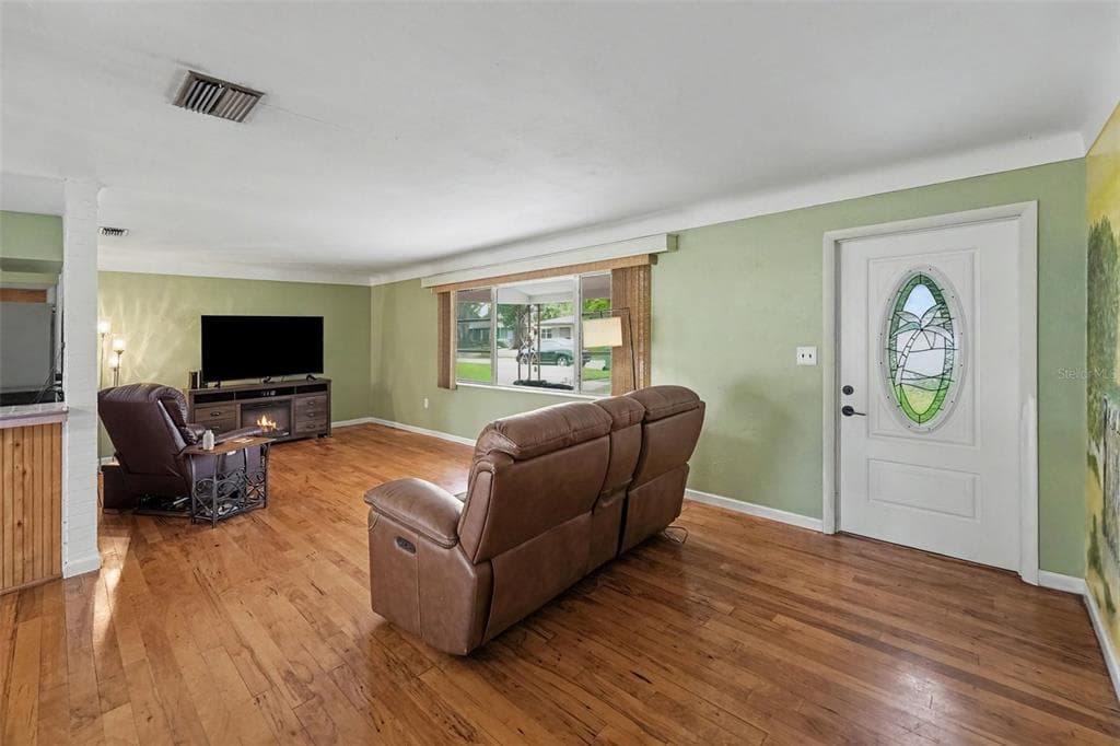 6026 44TH AVENUE N, KENNETH CITY, FL 33709 — zdjęcie 3