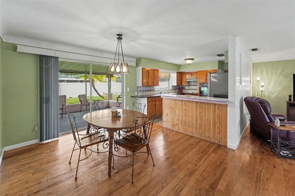 6026 44TH AVENUE N, KENNETH CITY, FL 33709 — zdjęcie 4