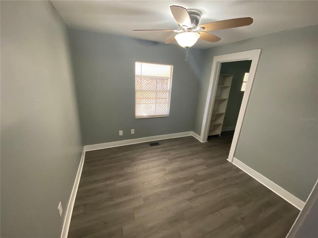 227 E BARNES AVENUE, EUSTIS, FL 32726 — zdjęcie 4