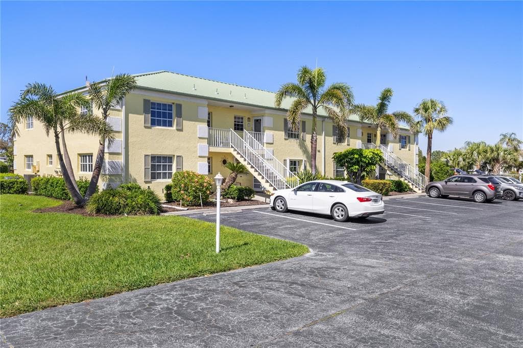 942 CAPRI ISLES BOULEVARD # 105, VENICE, FL 34292