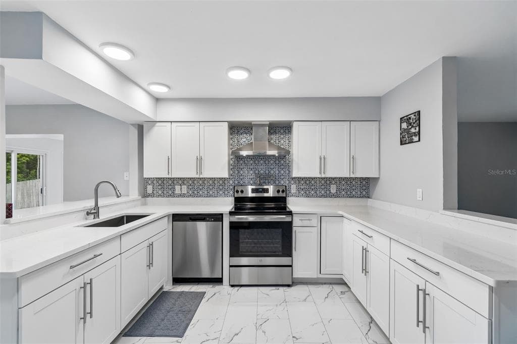 8120 BROWN PELICAN AVENUE, NEW PORT RICHEY, FL 34653 — zdjęcie 2