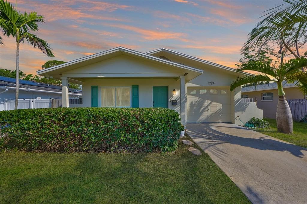 1727 NEW HAMPSHIRE AVENUE NE, ST PETERSBURG, FL 33703