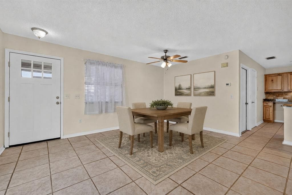 483 HILDALGO DRIVE, LADY LAKE, FL 32159 — zdjęcie 4