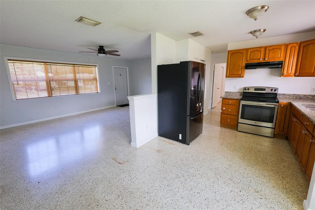 8300 57TH STREET N, PINELLAS PARK, FL 33781 — zdjęcie 2
