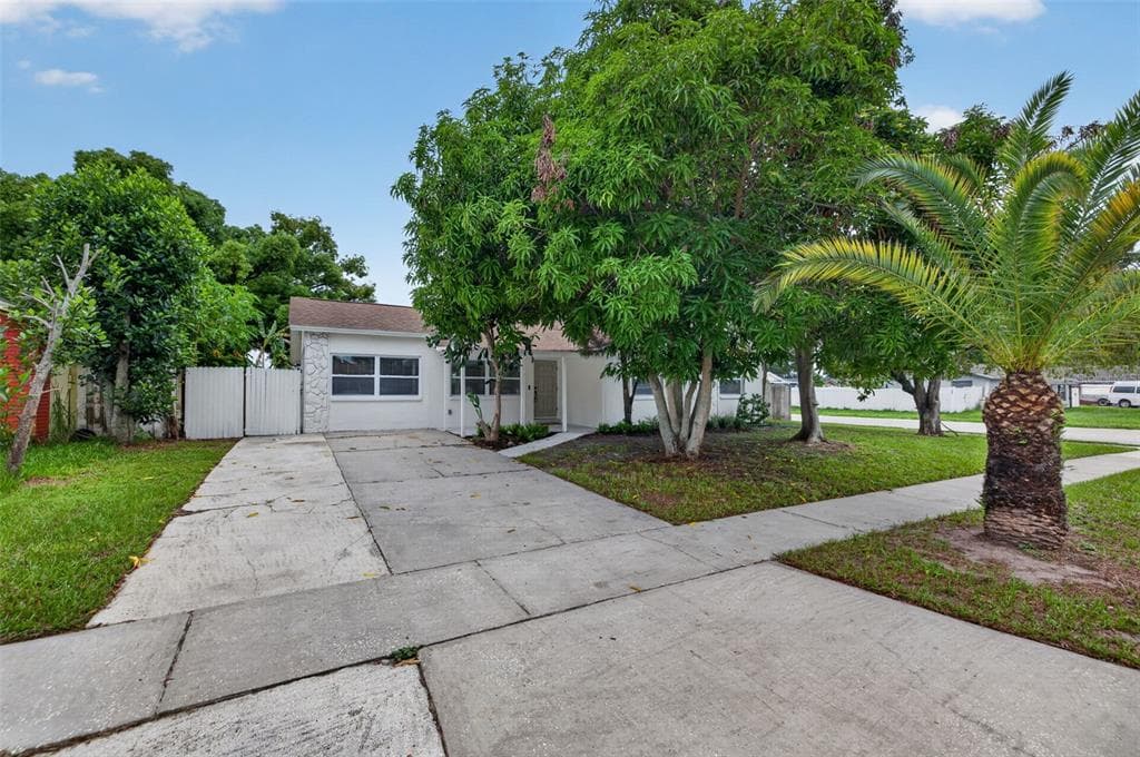 9001 ARNDALE CIRCLE, TAMPA, FL 33615