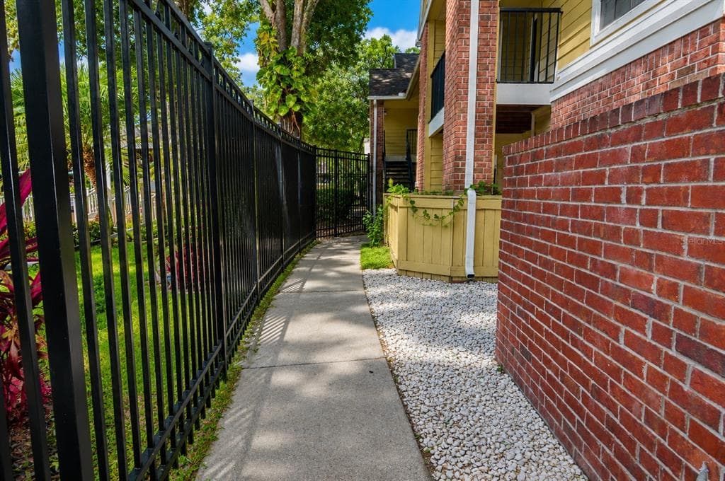 8643 MALLARD RESERVE DRIVE # 104, TAMPA, FL 33614 — zdjęcie 3