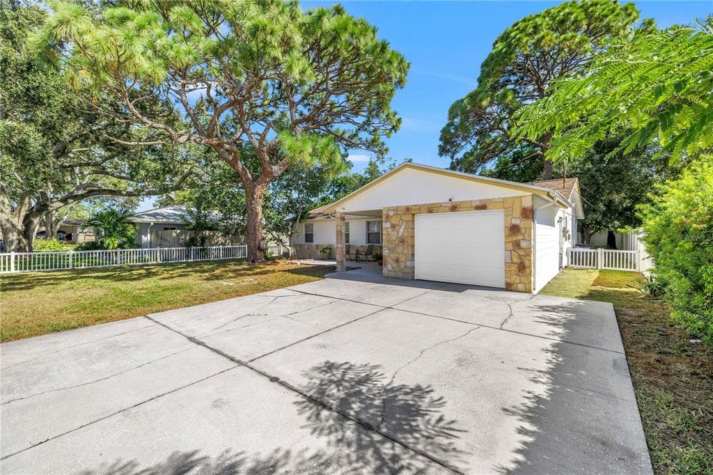 518 62ND AVENUE NE, ST PETERSBURG, FL 33702 — zdjęcie 2
