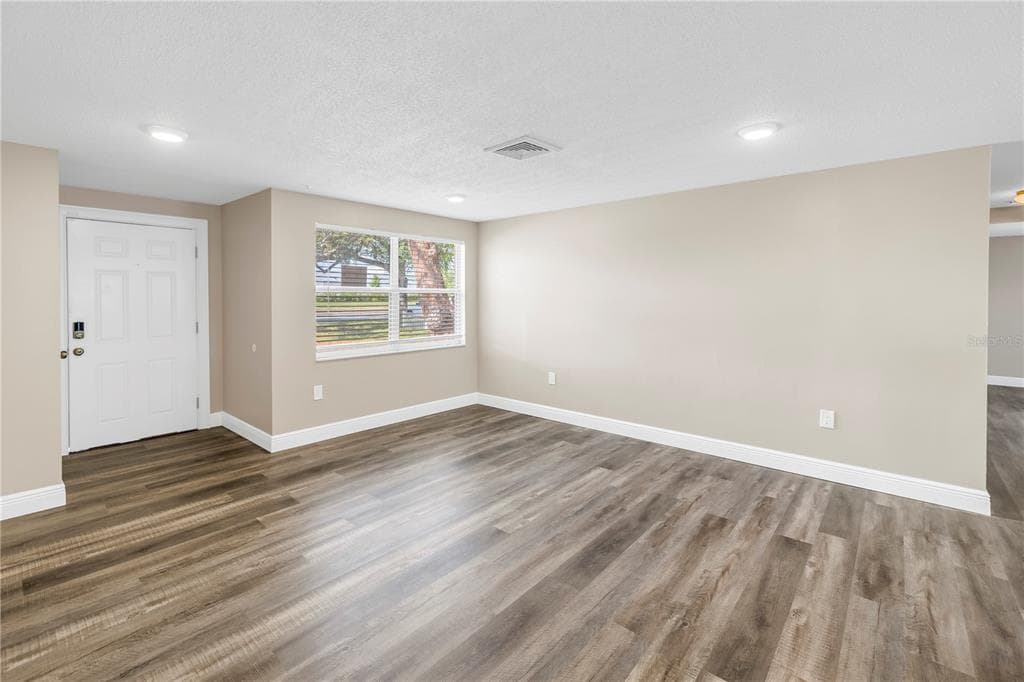 518 62ND AVENUE NE, ST PETERSBURG, FL 33702 — zdjęcie 5