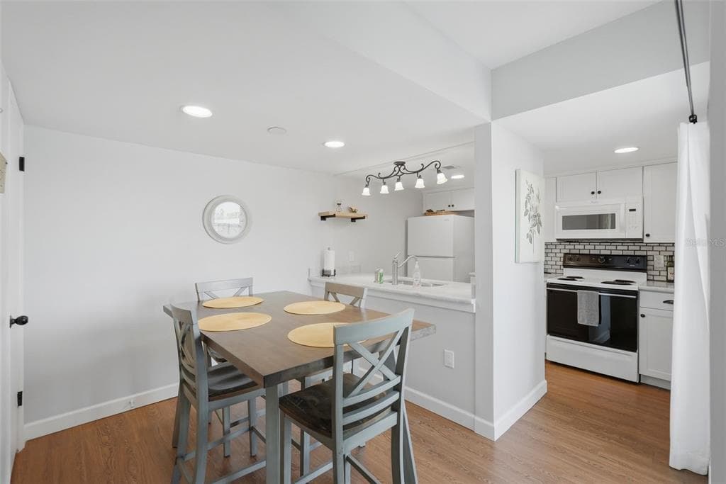 175 MEDALLION BOULEVARD # F, MADEIRA BEACH, FL 33708 — zdjęcie 5
