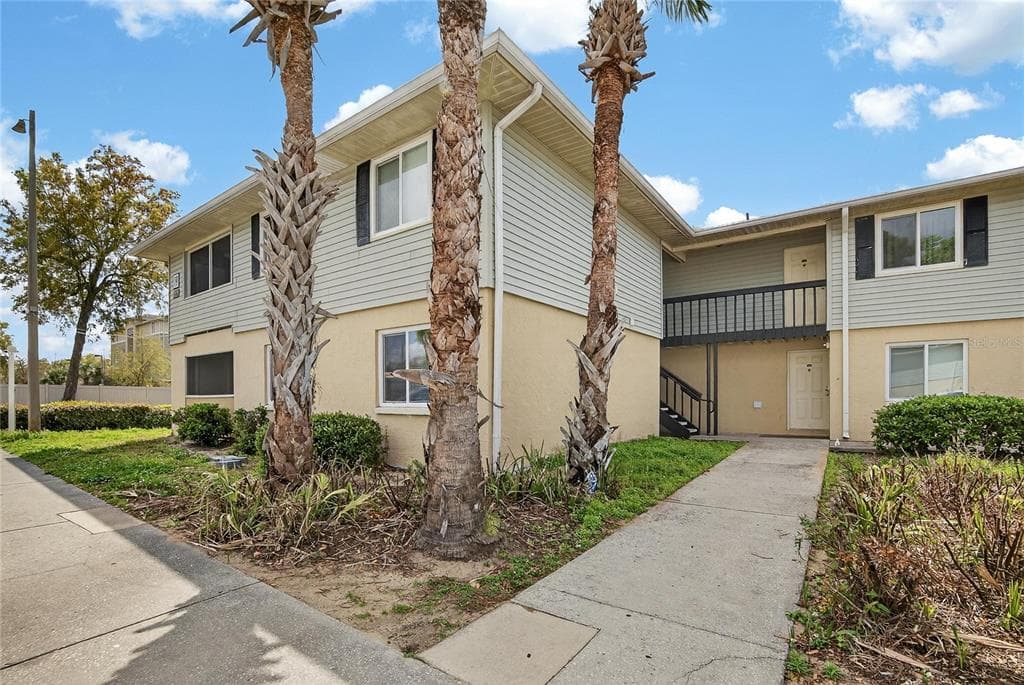 202 RED MAPLE PLACE # 202, BRANDON, FL 33510