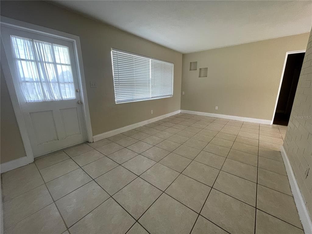 5659 13TH AVENUE N, ST PETERSBURG, FL 33710 — zdjęcie 4