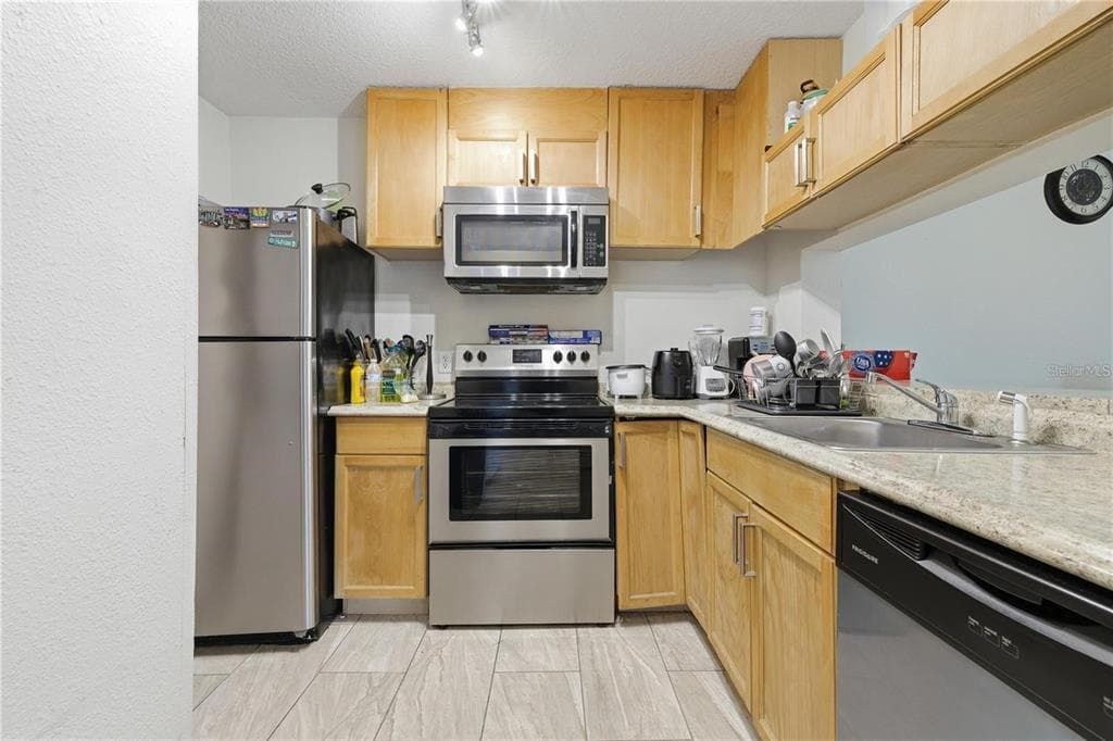 5219 VIA HACIENDA CIRCLE # B111, ORLANDO, FL 32839 — zdjęcie 2