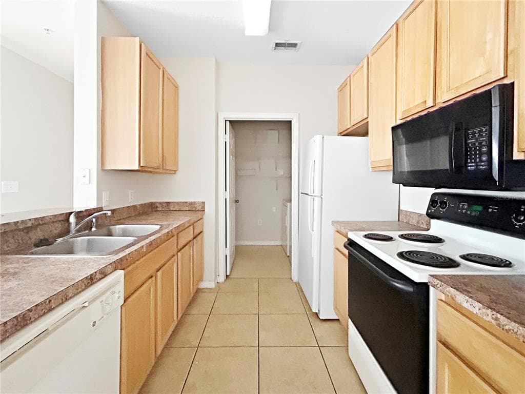10205 COURTNEY PALMS BOULEVARD # 101, TAMPA, FL 33619 — zdjęcie 2