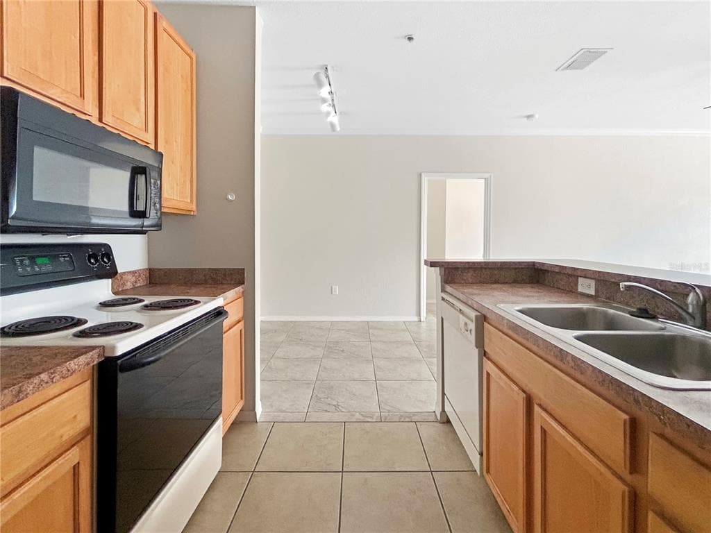10205 COURTNEY PALMS BOULEVARD # 101, TAMPA, FL 33619 — zdjęcie 3