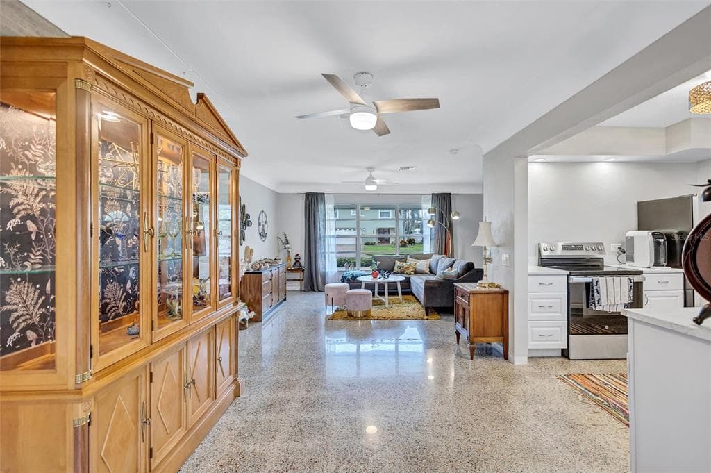 349 89TH AVENUE NE, ST PETERSBURG, FL 33702 — zdjęcie 5
