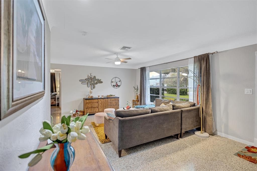 349 89TH AVENUE NE, ST PETERSBURG, FL 33702 — zdjęcie 4