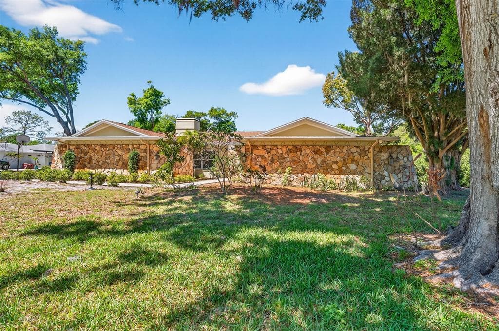 2111 PADDOCK CIRCLE, DUNEDIN, FL 34698