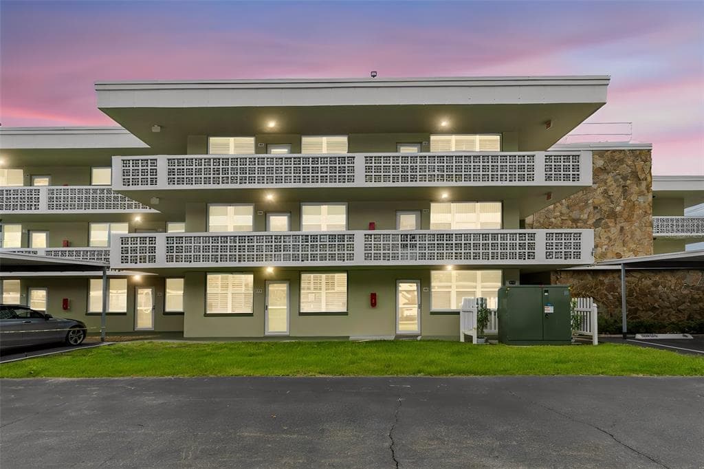 4885 1ST ST NE # 307, ST PETERSBURG, FL 33703