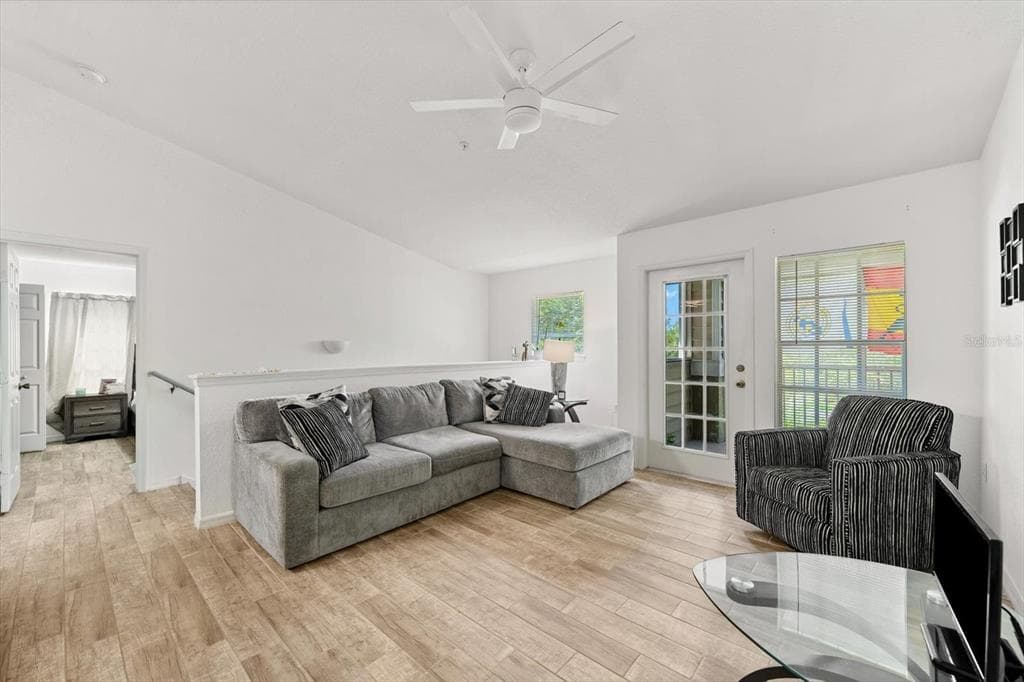 8933 MANOR LOOP # 204, LAKEWOOD RANCH, FL 34202 — zdjęcie 4