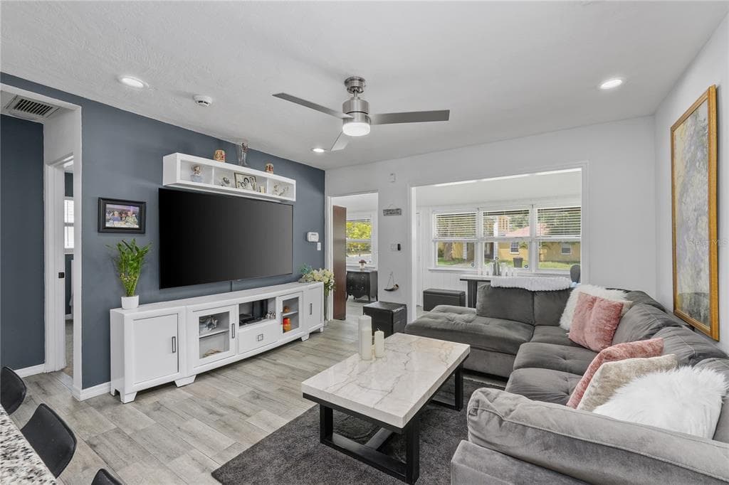 3260 36TH AVENUE N, ST PETERSBURG, FL 33713 — zdjęcie 2
