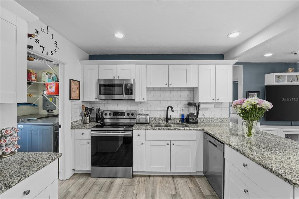 3260 36TH AVENUE N, ST PETERSBURG, FL 33713 — zdjęcie 3