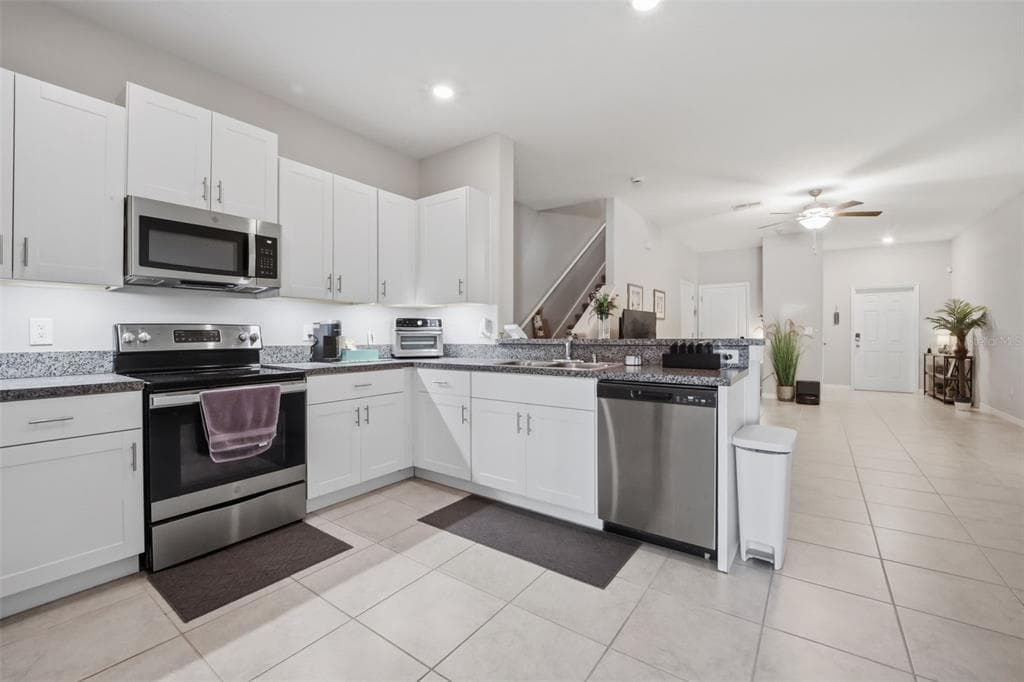 4459 GLOBE THISTLE DRIVE, TAMPA, FL 33619 — zdjęcie 3